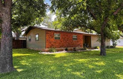 1100 W Deats, Llano, TX 78643