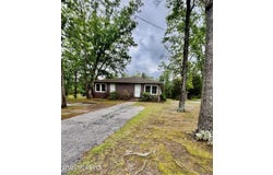 12 Sycamore Road, Manahawkin, NJ 08050