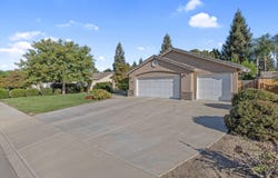 2728 W Oakridge Avenue, Visalia, CA 93291