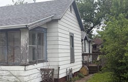 715 N 3rd Avenue E, Newton, IA 50208