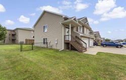 201 Sierra Park Dr., Hills, IA 52235