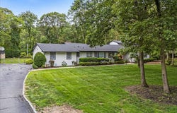 9 Midvale Ct, East Northport, NY 11731