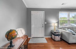 9804 Oakshire Dr, Louisville, KY 40299
