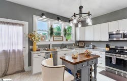 15 S Greenwood Avenue, Ware Shoals, SC 29629