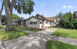2022 Hampton Road, Grosse Pointe, MI 48236