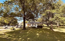 2008 SW Broadview DR, Topeka, KS 66615