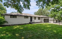 8819 E 61st Street, Raytown, MO 64133
