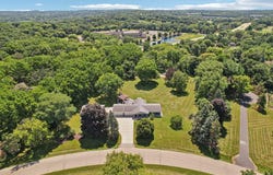 1402 Parry Ln, Hartland, WI 53029