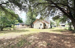 702 E 18th Street, Cameron, TX 76520
