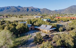 26 La Canada Rd, Arroyo Seco, NM 87514