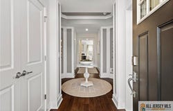 11 Galerie Court, Monroe, NJ 08831