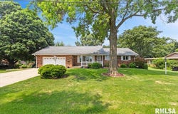 107 OAKLAND Avenue, Washington, IL 61571
