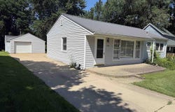 1918 Castle Street, Waterloo, IA 50701