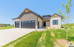 405 N Sunshine Ave, Brandon, SD 57005