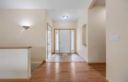 960 Hampshire Dr, Marion, IA 52302
