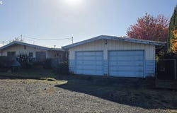 575 N 9TH St, Harrisburg, OR 97446