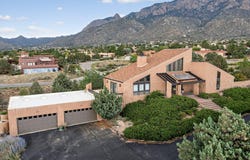 450 LIVE OAK Lane NE, Albuquerque, NM 87122