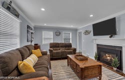 7 Elizabeth Parkway, Eatontown, NJ 07724