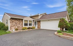 1375 Borden Drive, Elgin, IL 60120