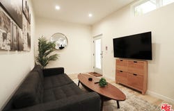 9040 Phyllis Ave, West Hollywood, CA 90069