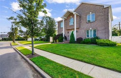 696 Hewlett Street, Franklin Square, NY 11010