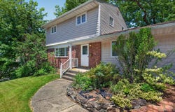 89 Beaumont Drive, Plainview, NY 11803