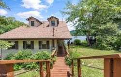 5805 Lakeshore Drive, Tallassee, TN 37878