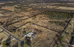 Dobbs Road, Harrah, OK 73045
