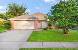 1005 E Burnett Street, Ennis, TX 75119