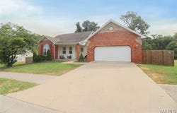 129 Birch Tree Circle, St Robert, MO 65584