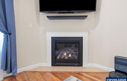211 SW Broadway St, Mill City, OR 97360