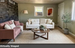 680 S 5TH St, Harrisburg, OR 97446