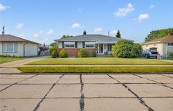 651 E Meadowlawn Boulevard, Seven Hills, OH 44131
