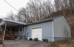 145  Chestnut Street, Oceana, WV 24870