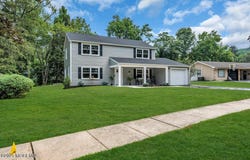 8 Imperia Place, Aberdeen, NJ 07747