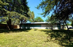 704 W Brazos Street, Groesbeck, TX 76642