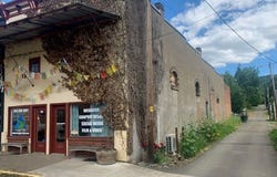 122 SE LOCUST ST, Oakland, OR 97462