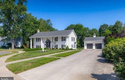 209 PHYLLIS DRIVE, GIBBSTOWN, NJ 08027