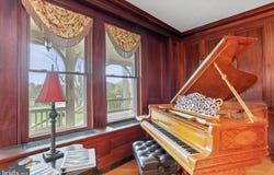 1090 RAGGED EDGE ROAD, CHAMBERSBURG, PA 17202