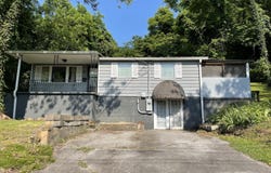 404 Marshal St, Clinton, TN 37716