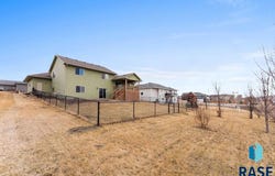 1600 E Liberty Cir, Brandon, SD 57005