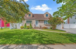 195 N Wisconsin Avenue, North Massapequa, NY 11758