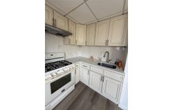 10 Forest Row, Great Neck, NY 11023