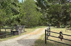596 Herron TRL, McDade, TX 78650