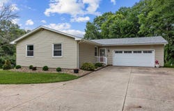 1428 Timber Ridge Trl, Solon, IA 52333