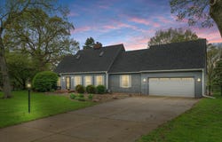 1304 Woodland Court, Mahomet, IL 61853