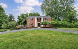 3225 Comanche Rd, Bethel Park, PA 15241