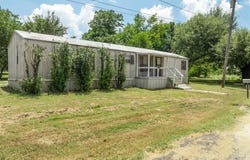 517 Poplar Street, Lott, TX 76656