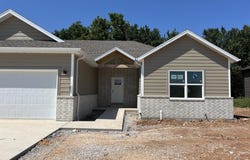 127 E Kelce Lane, Republic, MO 65738
