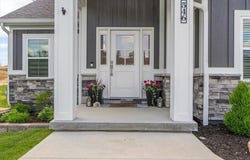 546 N Oakwood Lane, Tonganoxie, KS 66086